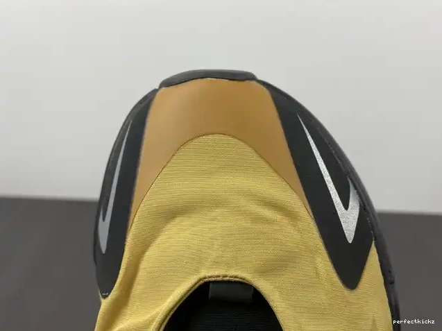Boost 700 'Honey MNVN Yeezy GZ0717 Flux' 0626